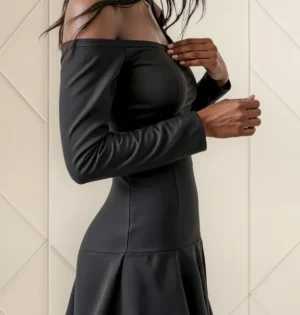 Vestido Negro Corto Escotado